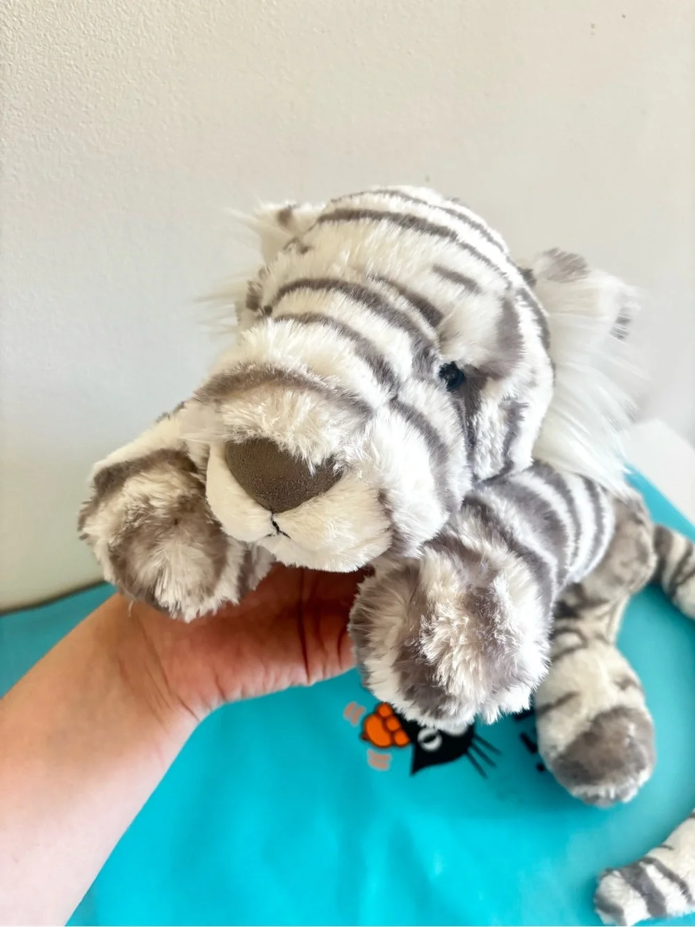 Jellycat Large Sacha Snow Tiger BNWT - 100% Authentic with Dust Bag
